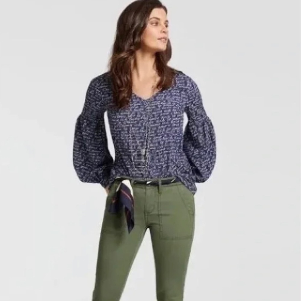 Heart of CAbi ate Amo blouse size medium